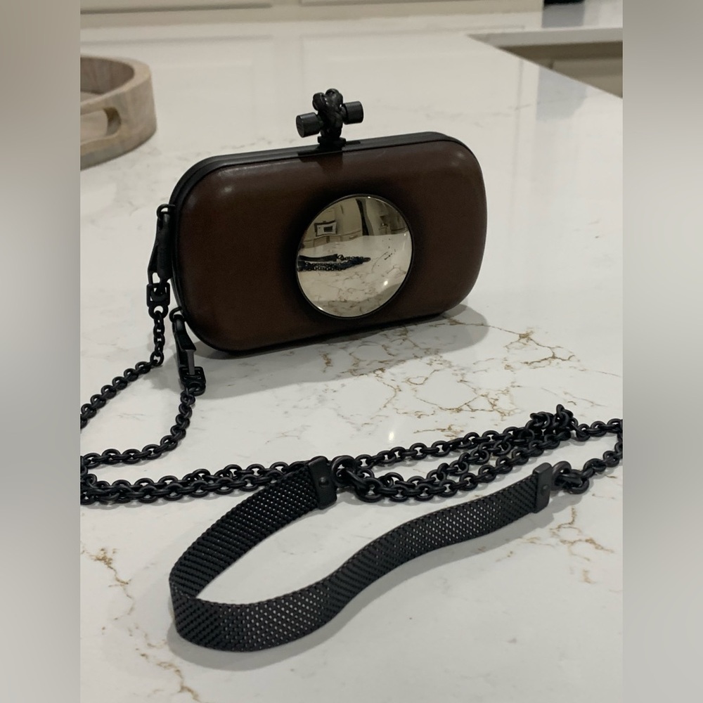 Bottega Veneta Leather Circle Mirror Knot Clutch Crossbody Bag - Picture 2 of 16